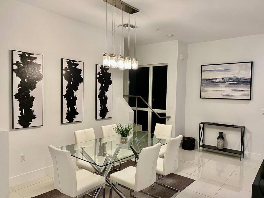 Across The Ocean Few Steps To Beach Contemporary Three Bedroom Townhouse Помпано Бийч Екстериор снимка