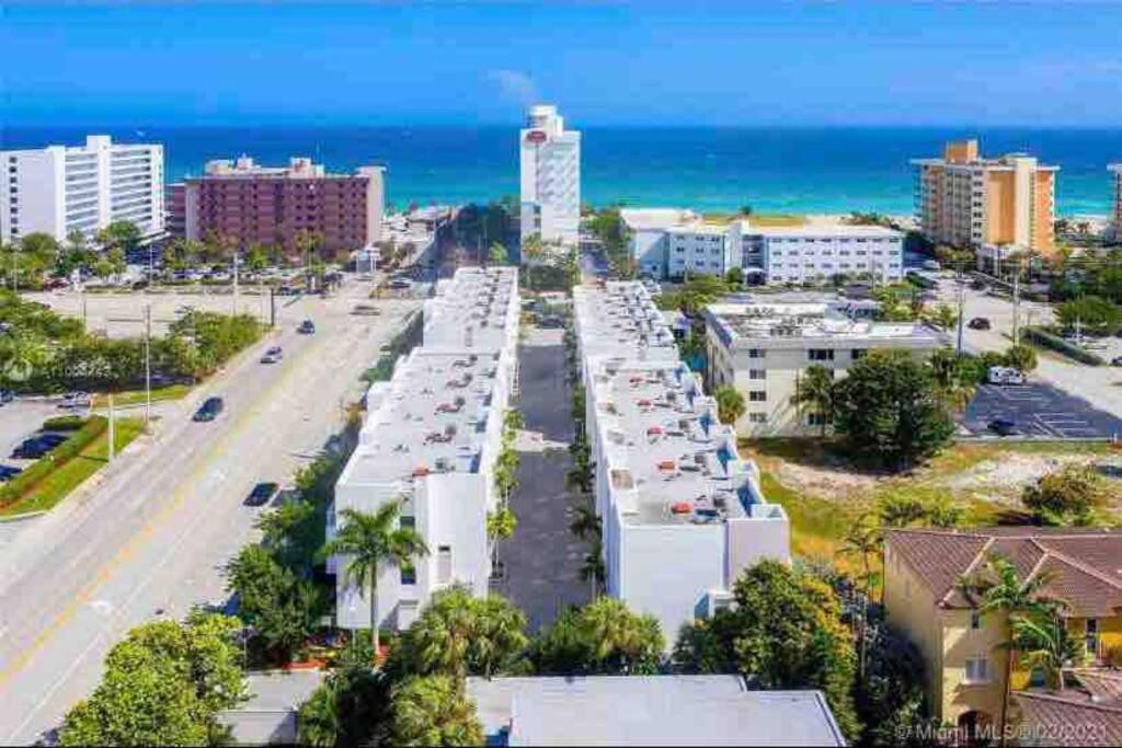 Across The Ocean Few Steps To Beach Contemporary Three Bedroom Townhouse Помпано Бийч Екстериор снимка