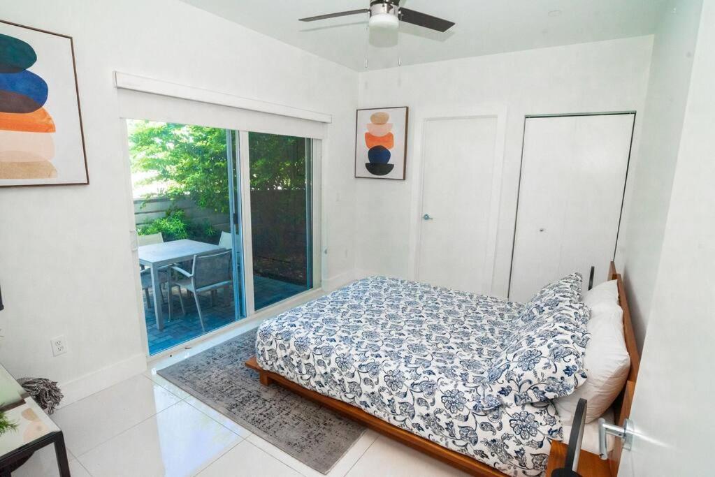 Across The Ocean Few Steps To Beach Contemporary Three Bedroom Townhouse Помпано Бийч Екстериор снимка