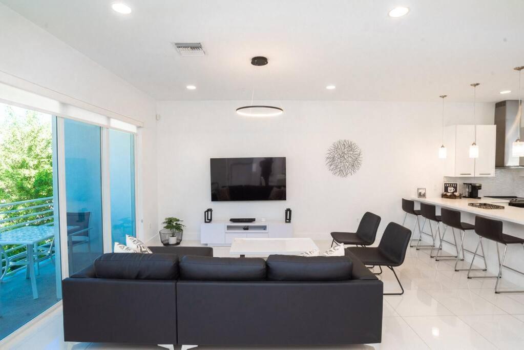 Across The Ocean Few Steps To Beach Contemporary Three Bedroom Townhouse Помпано Бийч Екстериор снимка