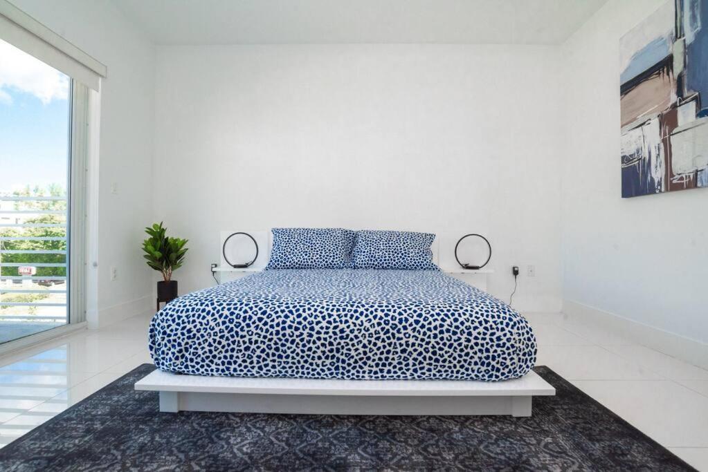 Across The Ocean Few Steps To Beach Contemporary Three Bedroom Townhouse Помпано Бийч Екстериор снимка
