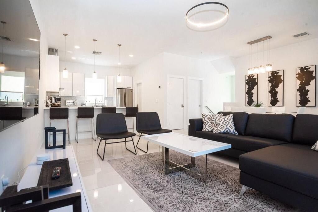 Across The Ocean Few Steps To Beach Contemporary Three Bedroom Townhouse Помпано Бийч Екстериор снимка