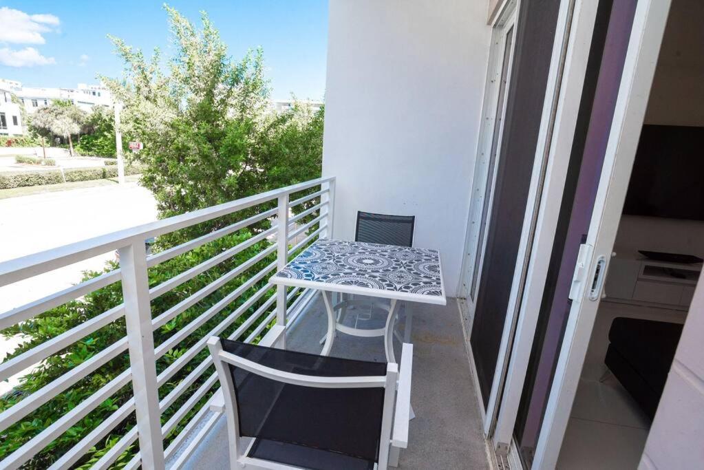 Across The Ocean Few Steps To Beach Contemporary Three Bedroom Townhouse Помпано Бийч Екстериор снимка