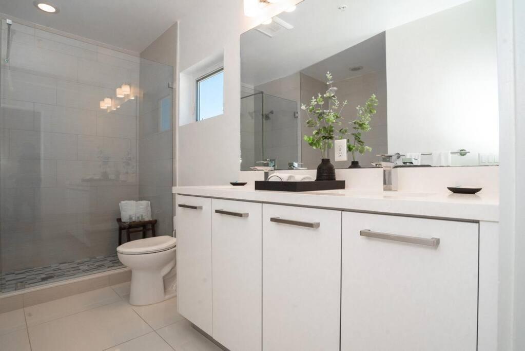 Across The Ocean Few Steps To Beach Contemporary Three Bedroom Townhouse Помпано Бийч Екстериор снимка